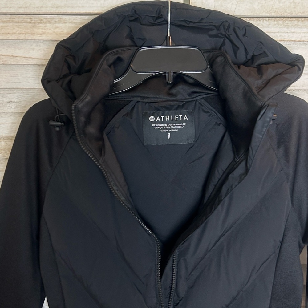 Athleta Inlet Jacket Quilted Down with Hood. Size Small - Picture 5 of 13